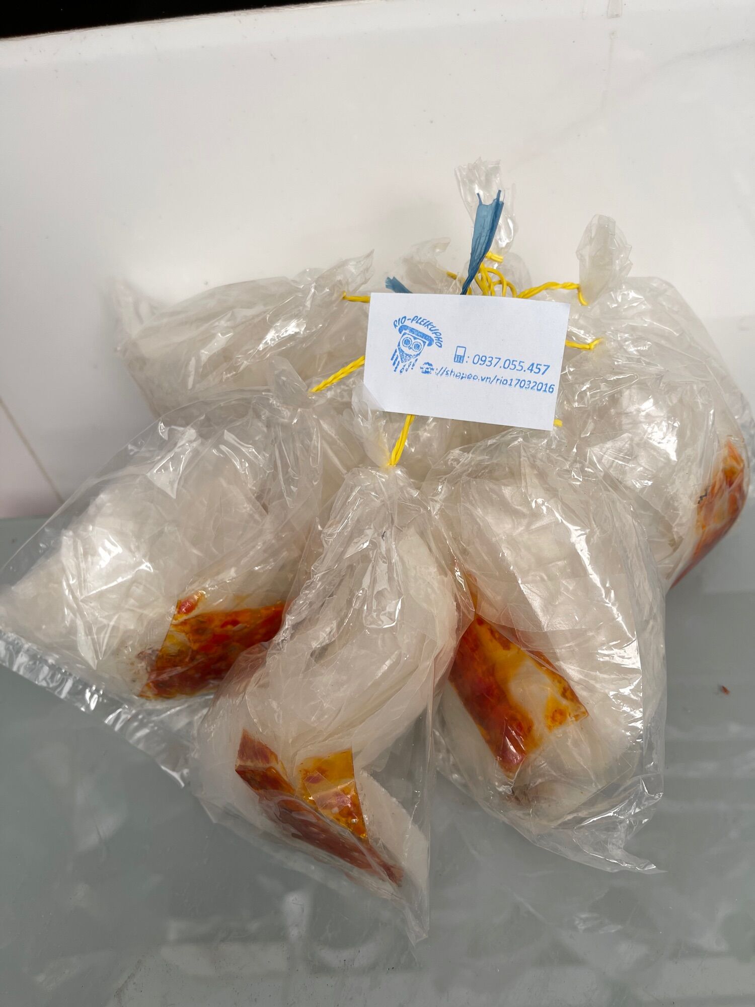 1 xâu bánh tráng trộn sate vò