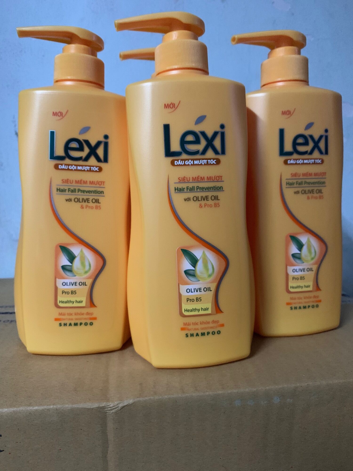 Dầu gội siêu mềm mượt LEXI chiết xuất Olive, B5 650ml vàng