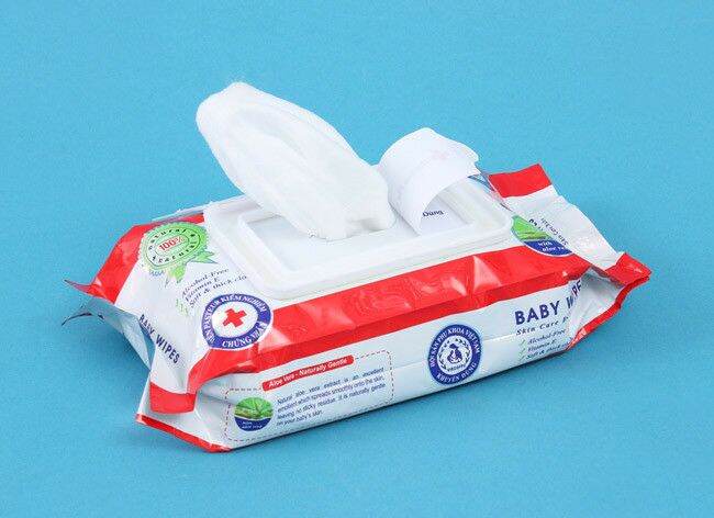 Khăn giấy ướt Baby Wipes dịu nhẹ, an toàn cho làn da bé yêu.