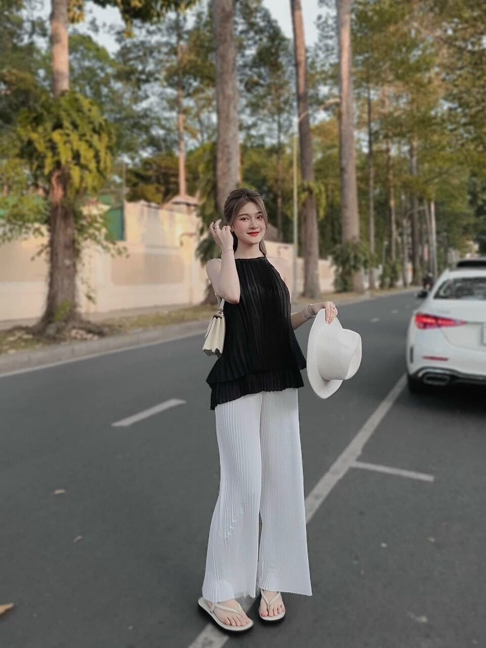 Sét Bộ thời trang nữ đi chơi áo cổ yếm dập ly tầng phối quần lụa dài dập ly chất vải LỤA.