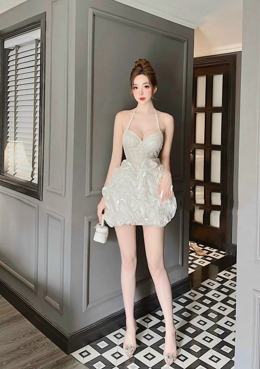 Đầm xòe cổ yếm dún bèo