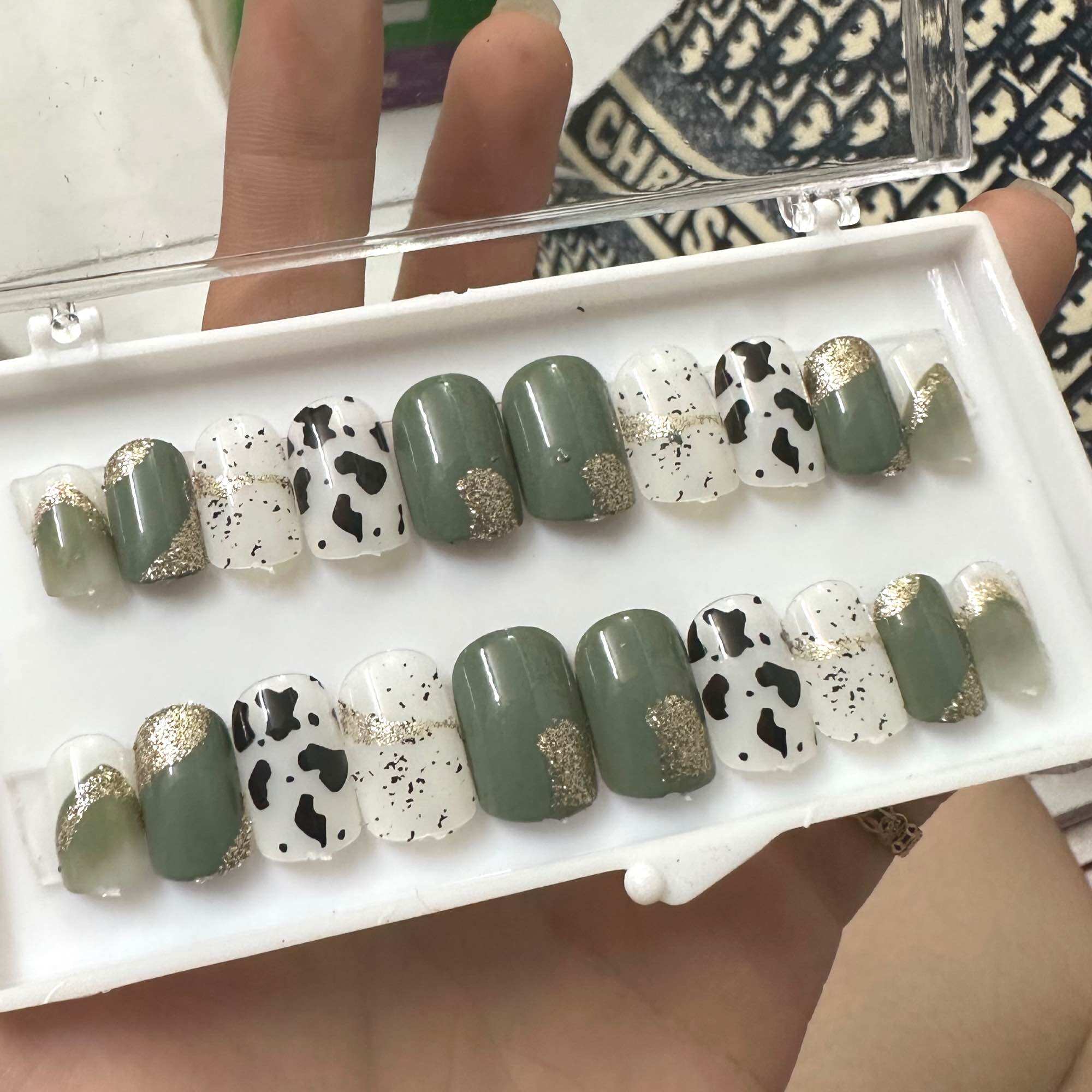 Bộ Hộp 24 Móng Giả In Gắn Charm Cá Tính Kèm Bộ Dụng Cụ Đầy Đủ