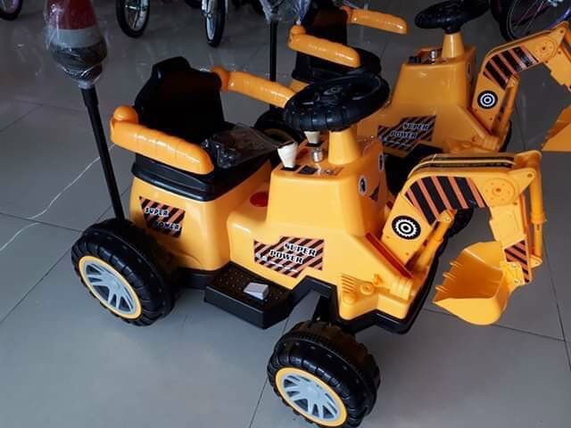 Xe cần cẩu điện cho bé loại to có đèn và nhạc