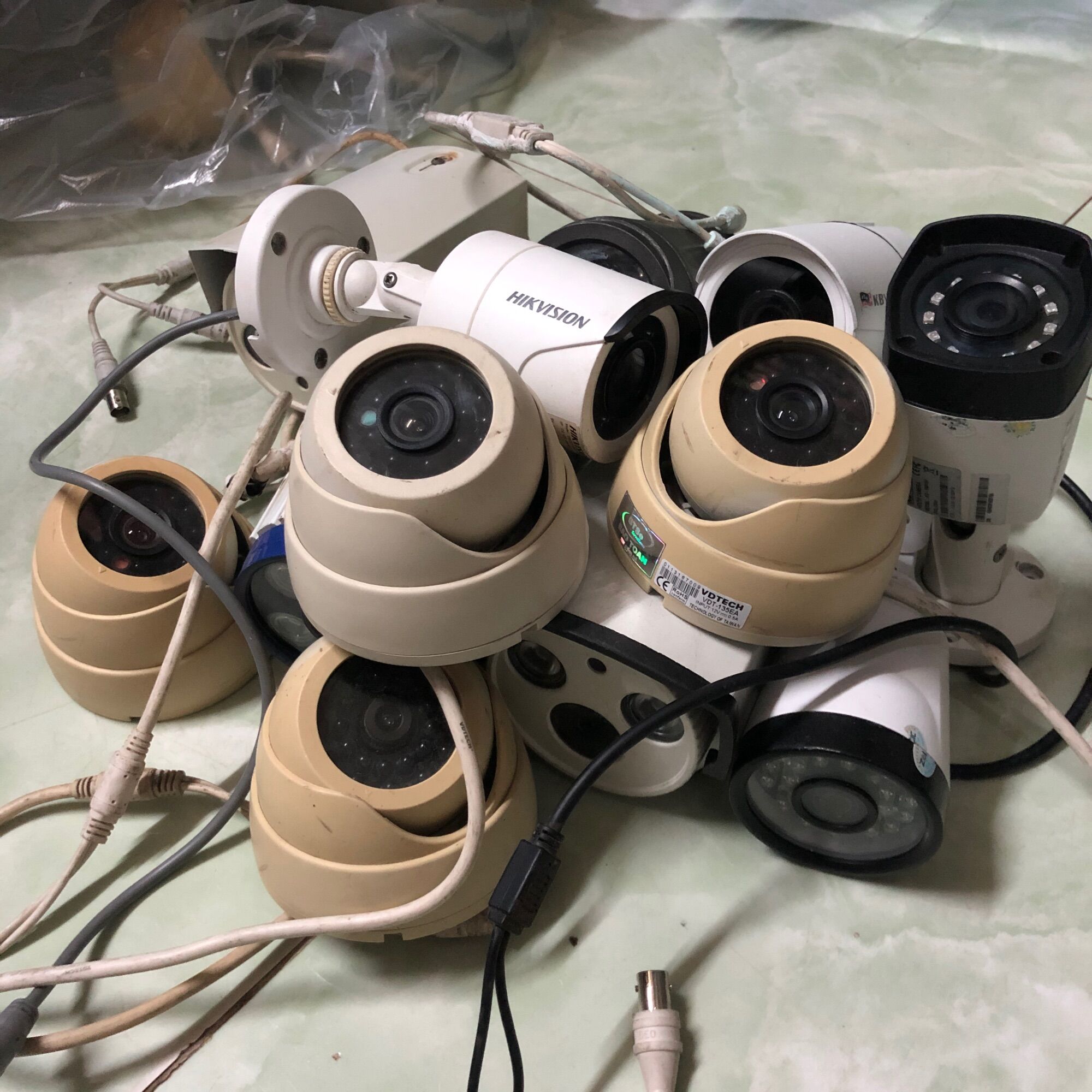 Camera cũ gắn đầu ghi hikvison,hàng đã qua sử dụng còn hoạt động tốt