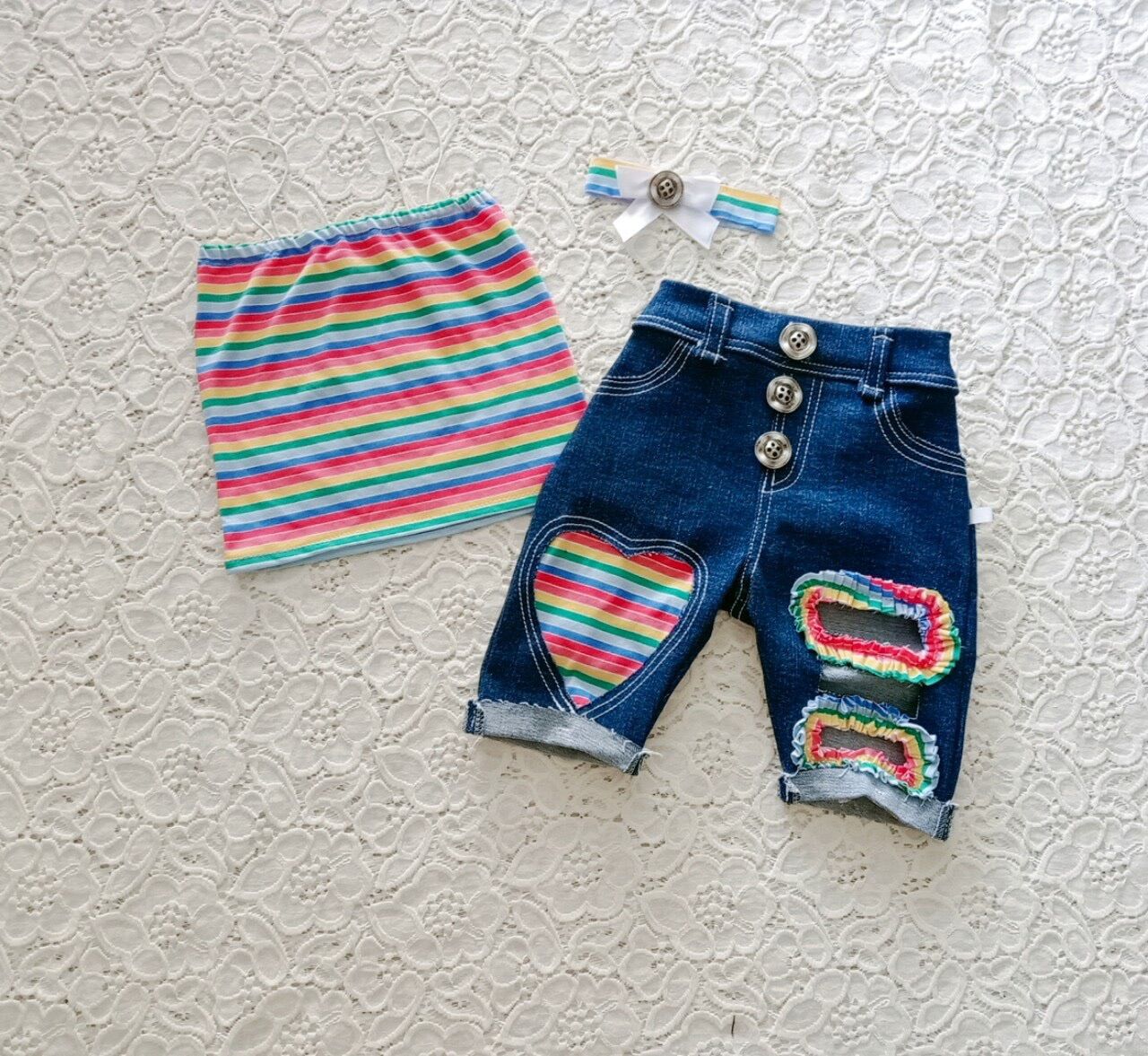 Set áo sọc quần jean rách kèm nơ cổ cho bé gái