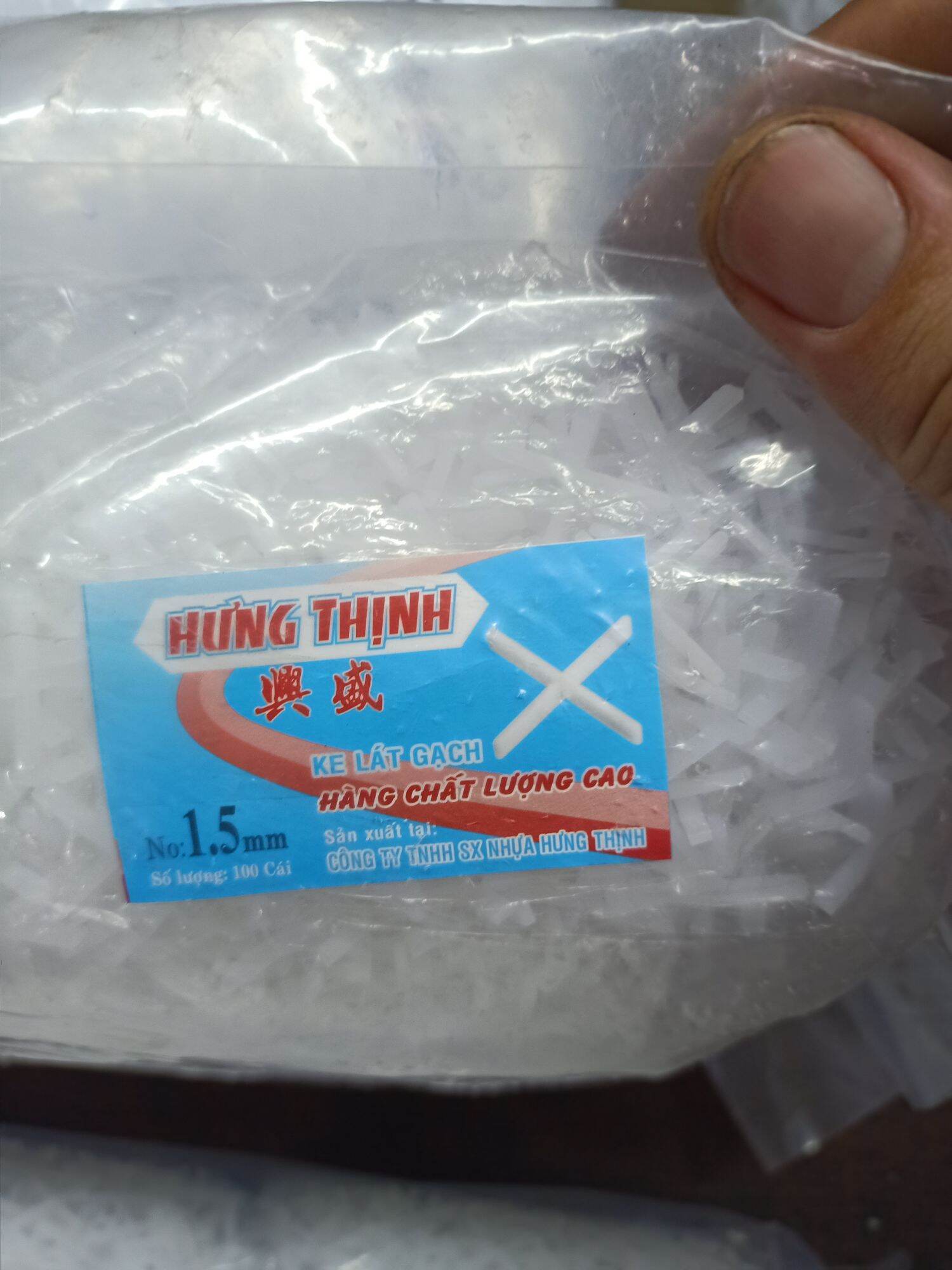 100 cái ke gạch chữ thập trắng trong hưng thịnh