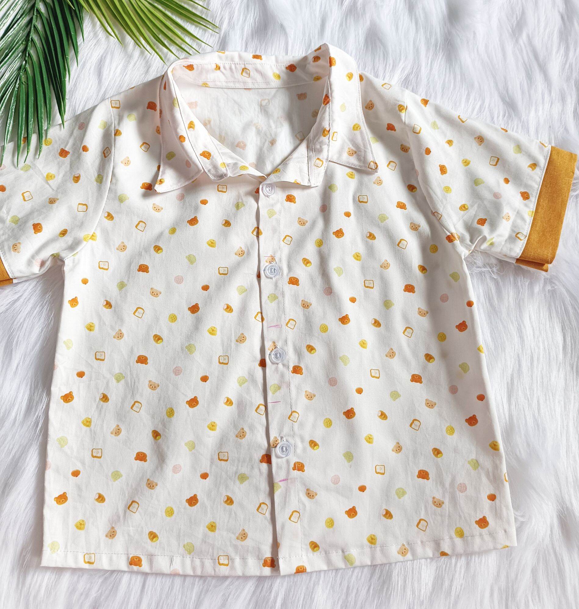Áo sơ mi bé trai hoạ tiết gấu cute viền tay vàng đáng yêu