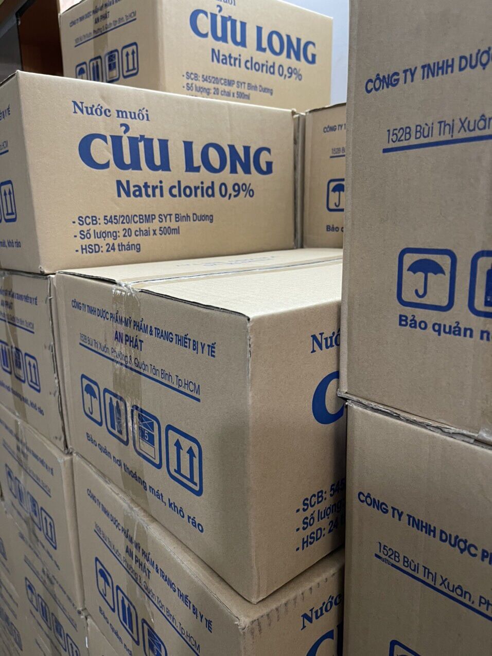 Chai 500 ml , chai 1000 ml, 70 độ và 90 độ cồn xịt khuẩn.