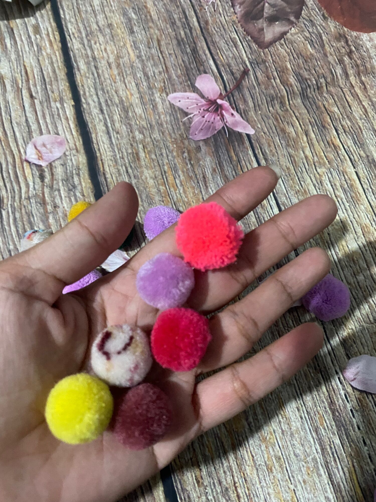 Gói 20 hạt pom pom mix màu