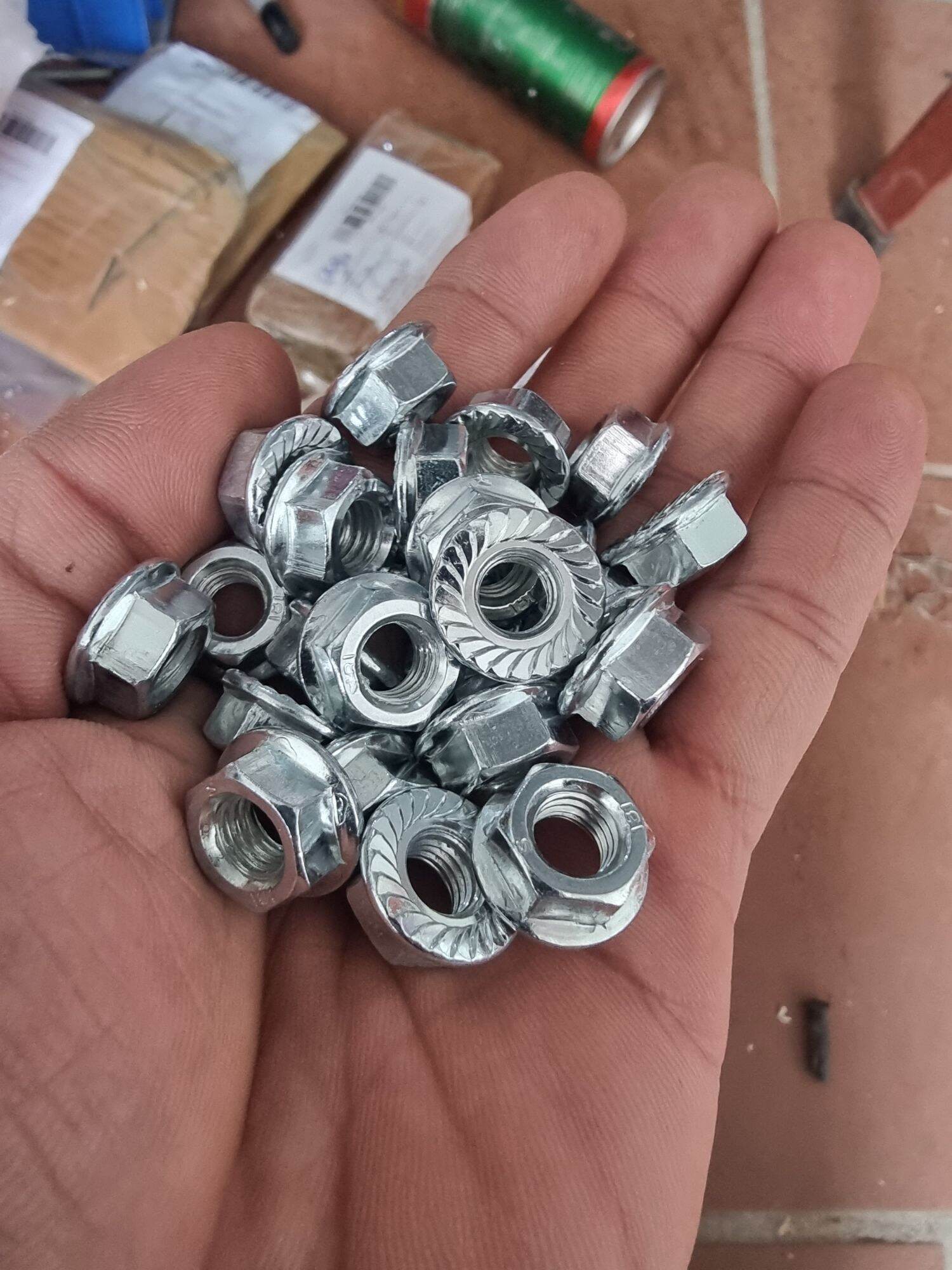 50 ê cu liền long đen M10x1.5mm