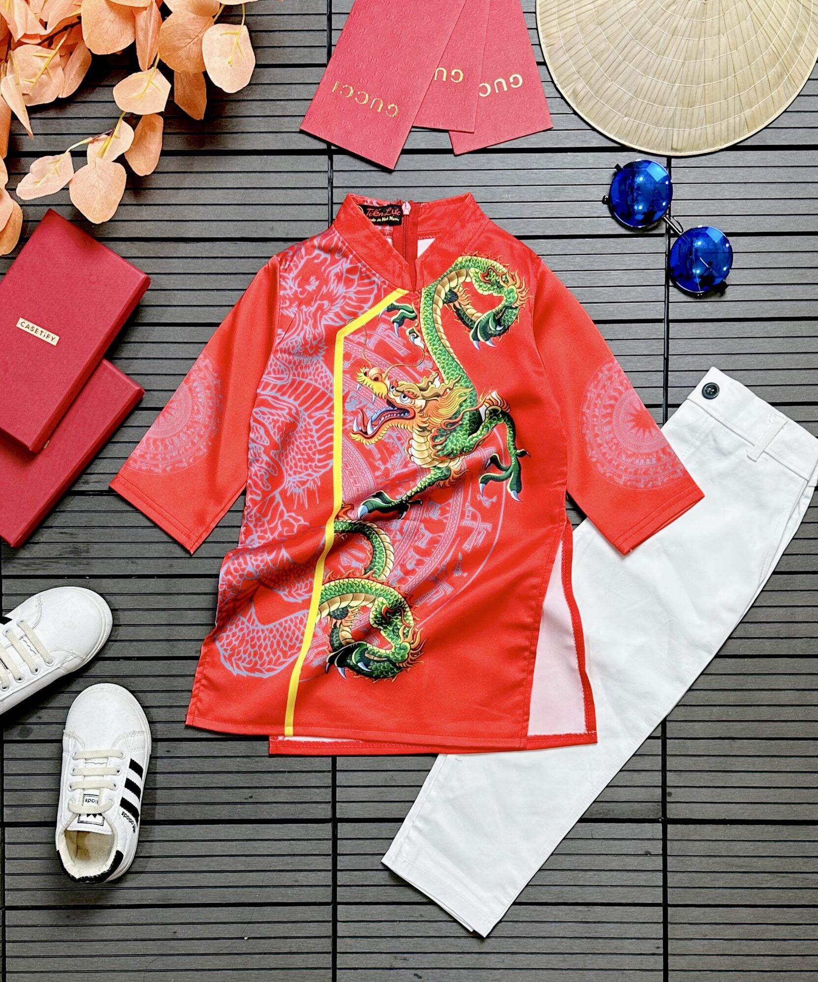 Áo dài cách tân rồng trong đòng