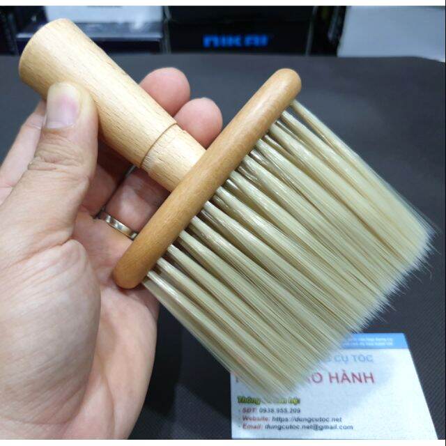 Chổi phủi tóc barber cán gỗ loại tốt, cây phủi tóc lông mềm phủi siêu sạch tóc.