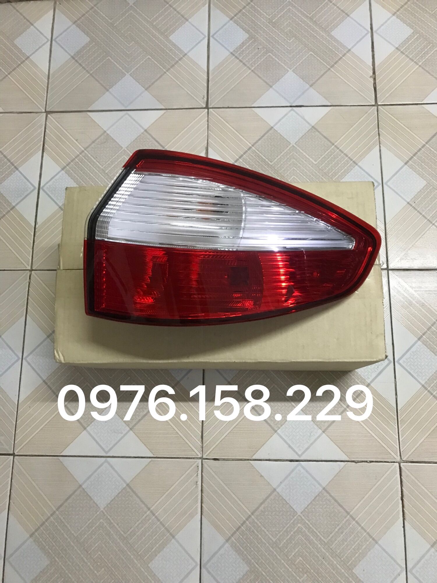 ĐÈN HẬU MIẾNG NGOÀI FORD FIESTA