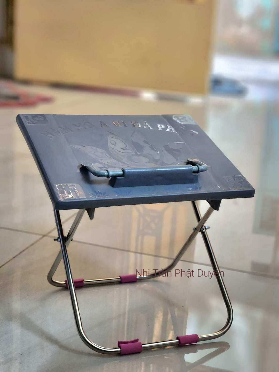 Kệ đọc kinh xếp gọn chân inox