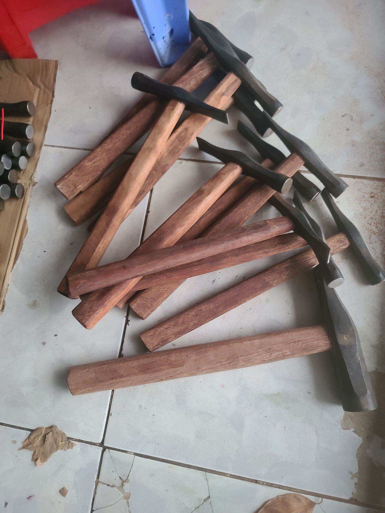 búa thép gò đồng ô tô