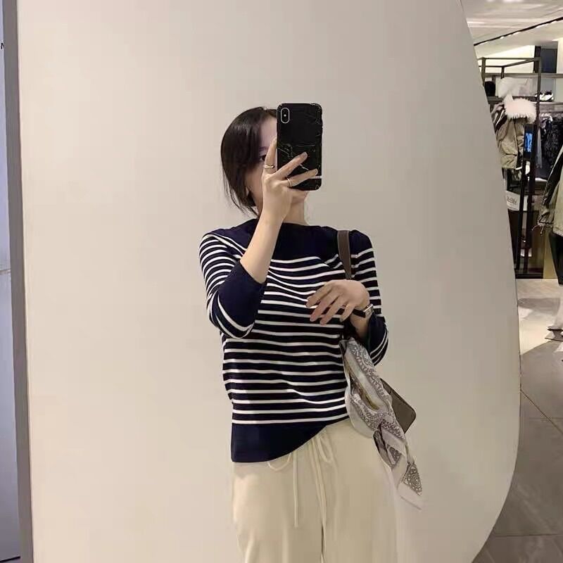Áo len dài tay kẻ ngang nữ tính