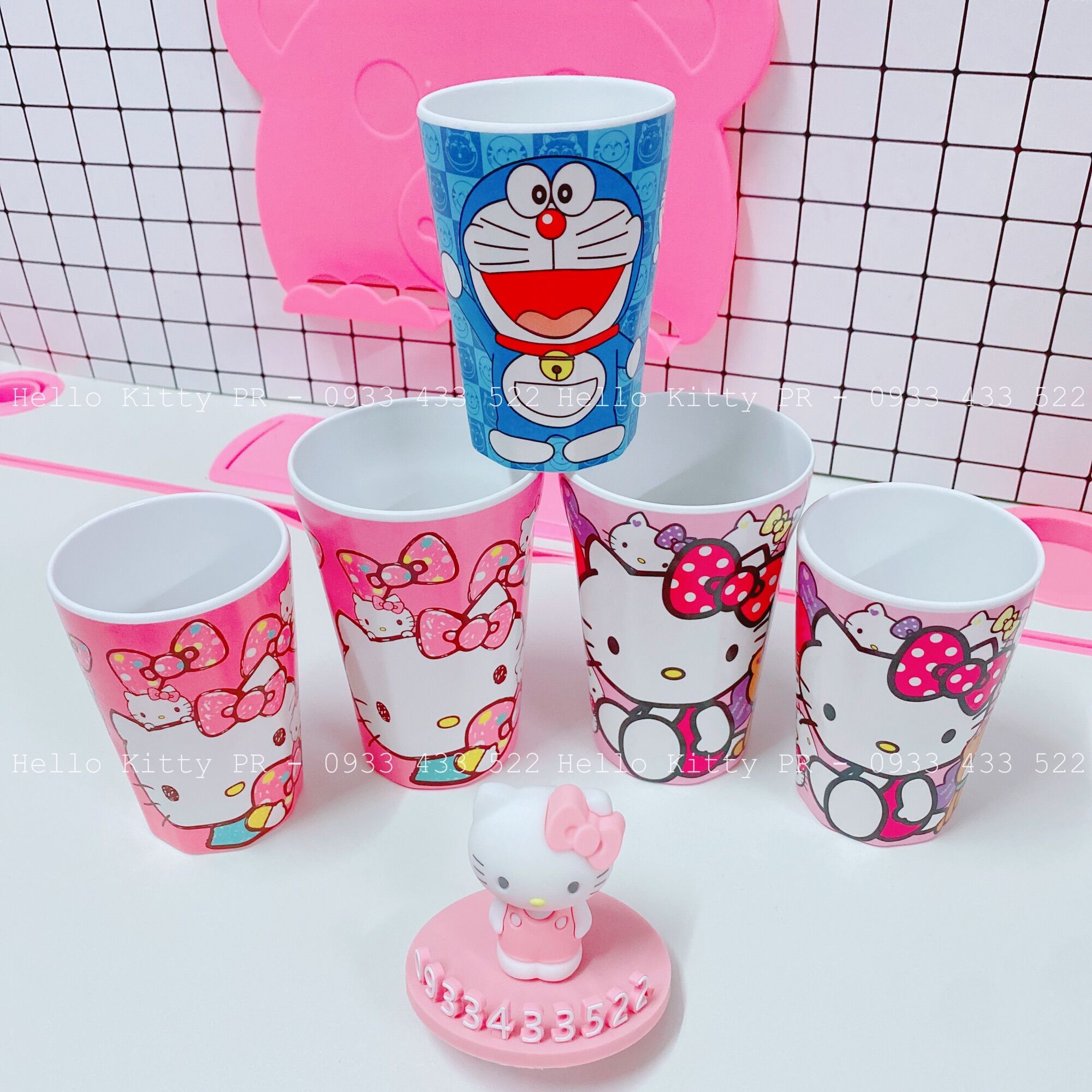 Ly uống nước 480ml Hello Kitty - Doremon Doraemon