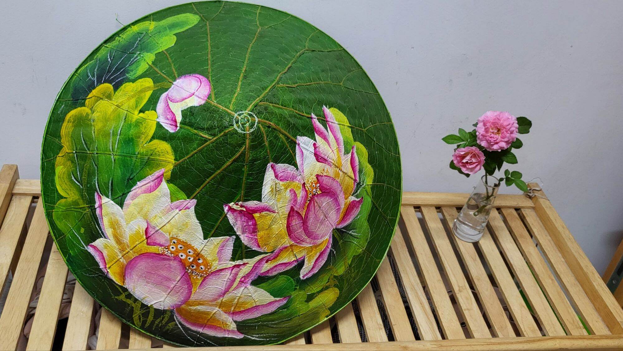 Nón lá sen vẽ hoa sen hồng