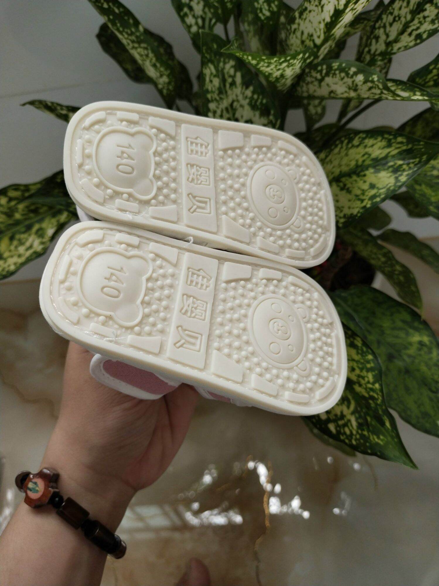 Giày tập đi cho bé đế cao su