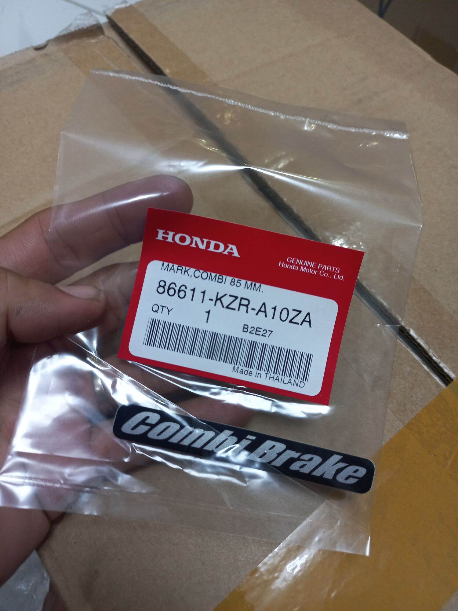 Tem Chữ Combi Brake Dán Dè trước