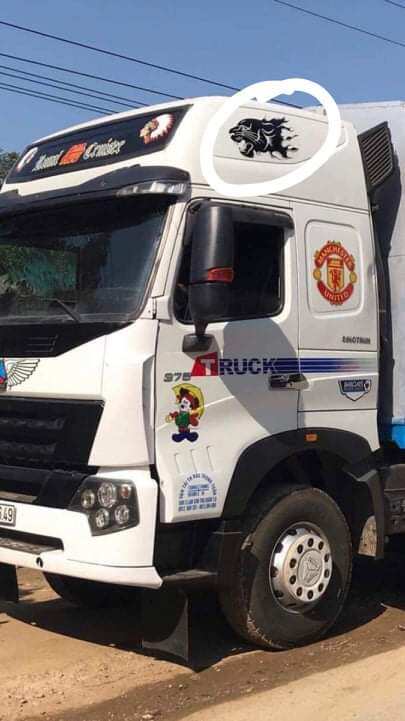 cặp Tem đôi chuột mickey cầm ô dán trang trí các dòng xe