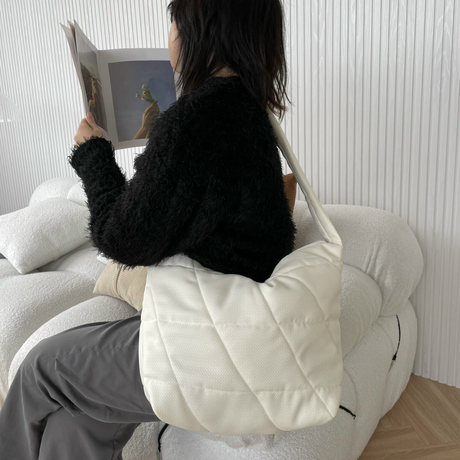 On-the-run bag size l - túi puffer đeo chéo cỡ to đựng laptop