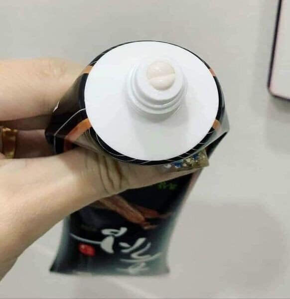 KEM ĐÁNH RĂNG HẮC SÂM HÀN QUỐC 150ML