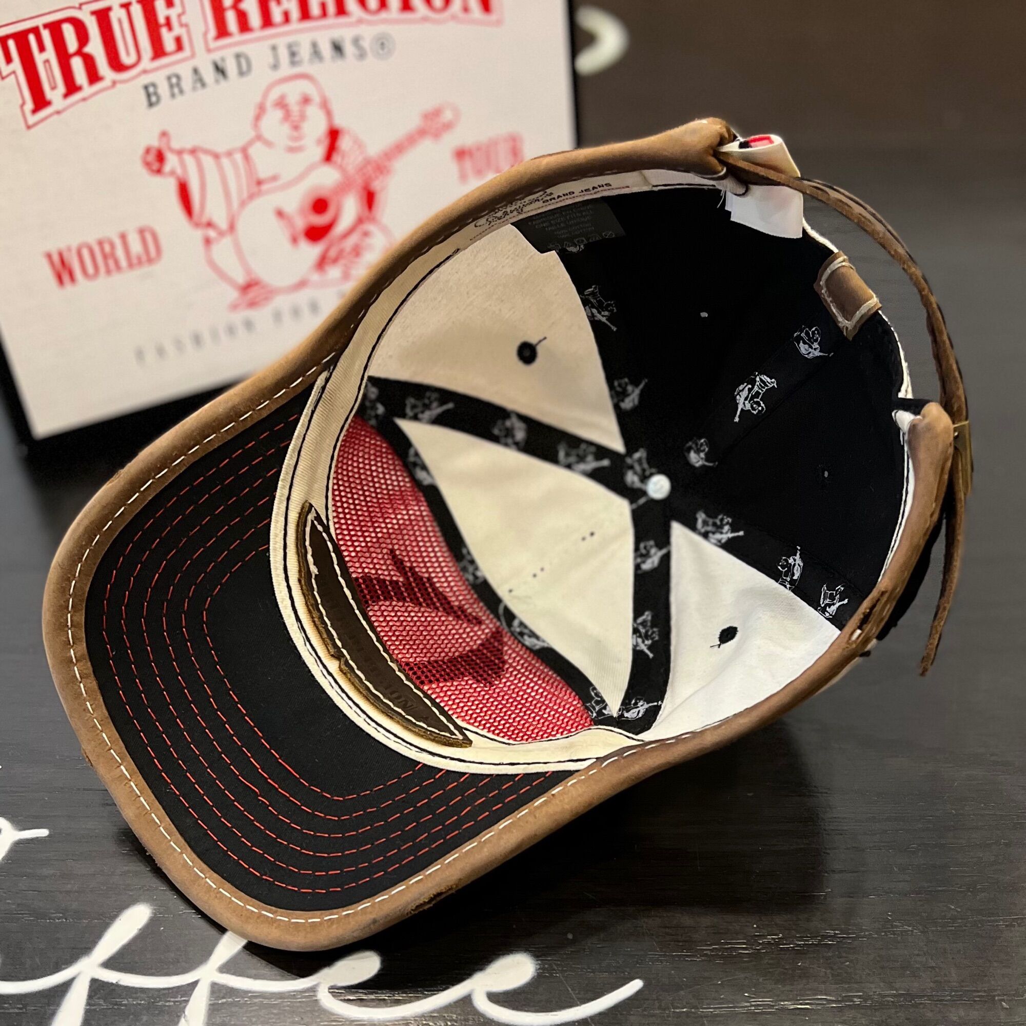 Nón ông địa cầm đàn Truereligion
