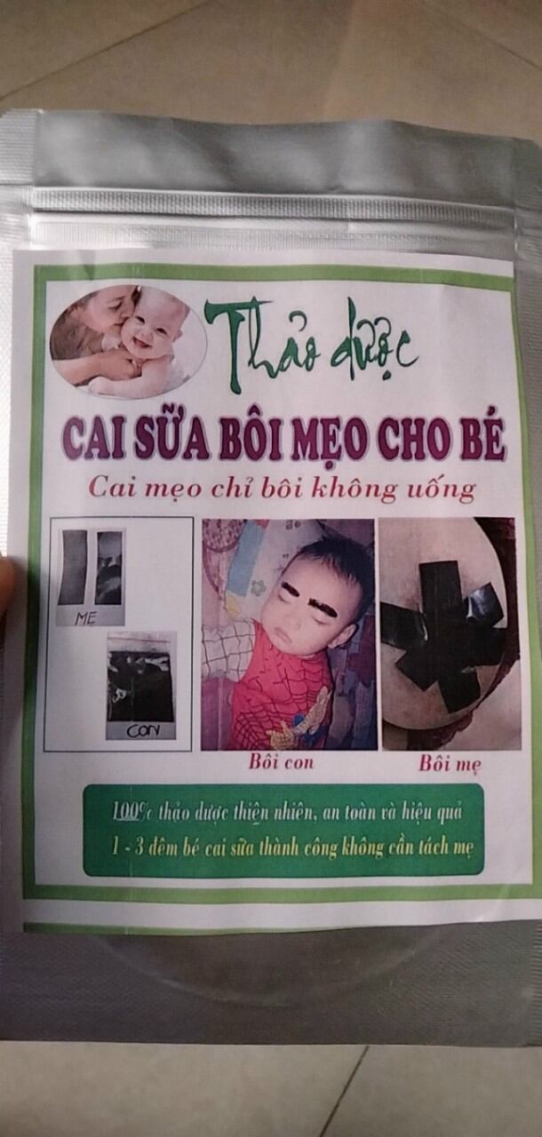 Thảo dược cai sữa bôi mẹo cho bé