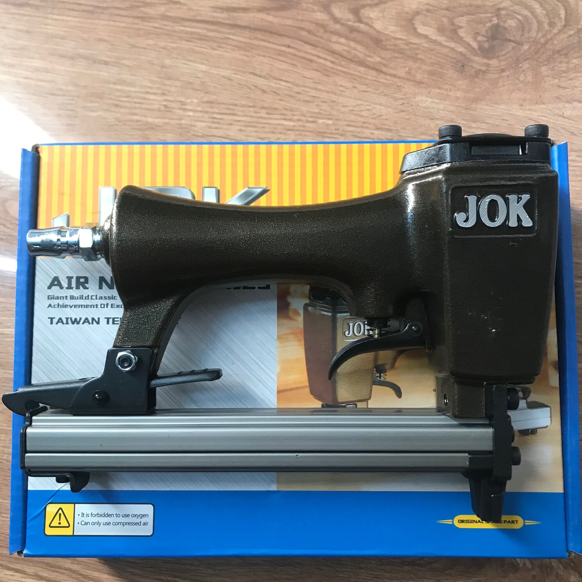 Máy bắn đinh u 1013 jok dùng hơi khí nén