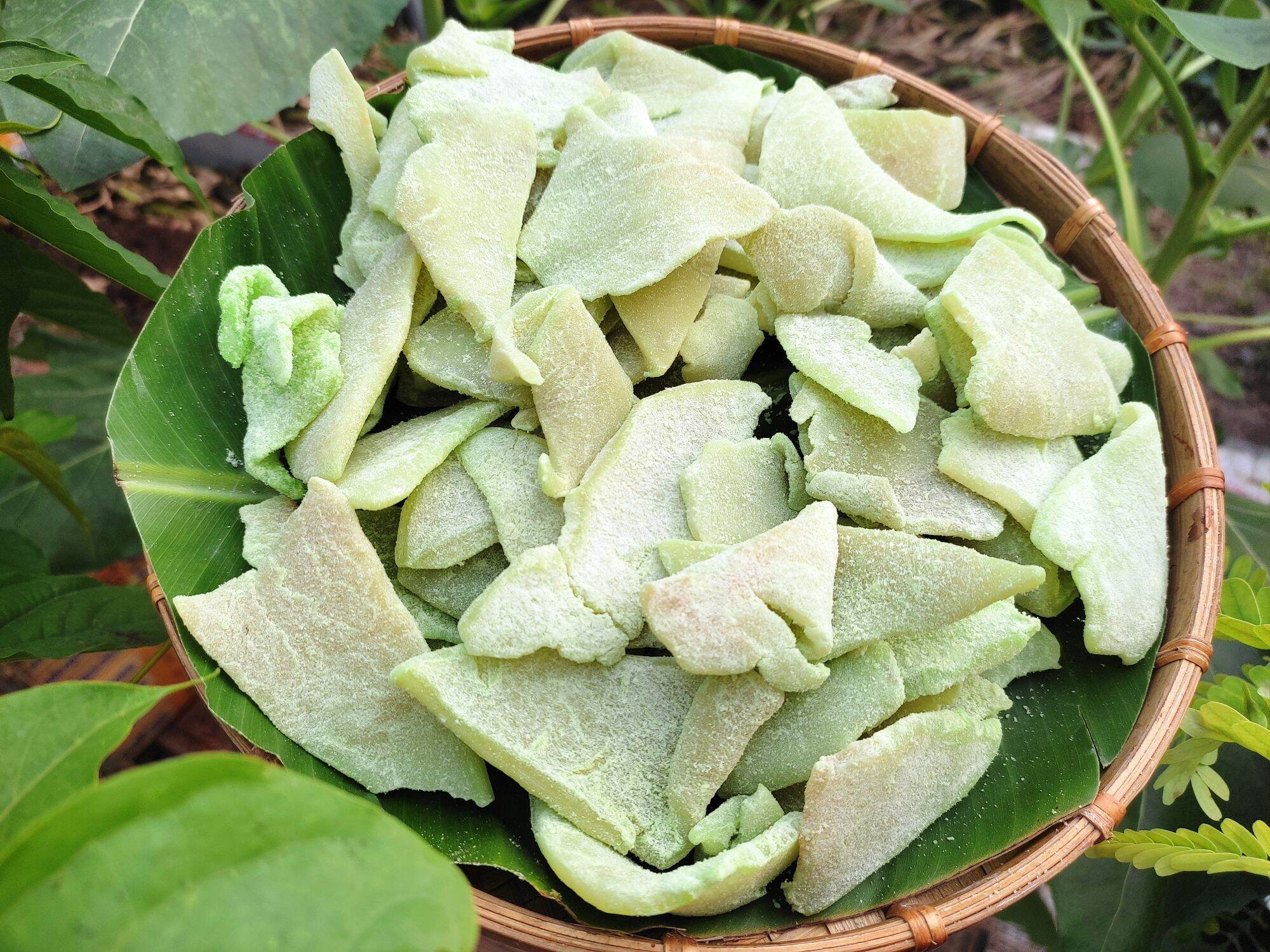 Mứt dừa non miếng màu lá dứa KL: 500g ( Đặc Sản Bến Tre)