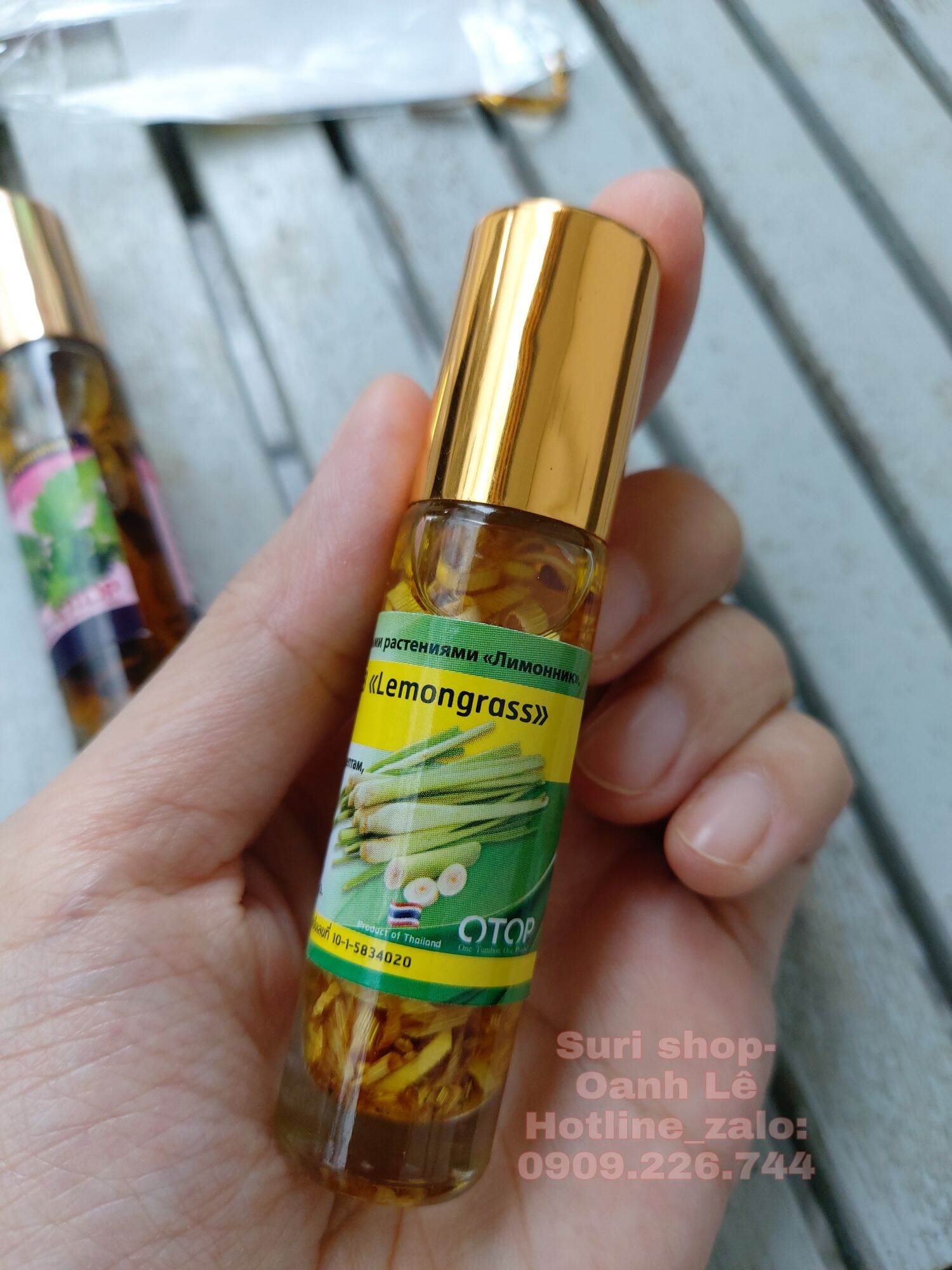 01 Chai dầu gió thảo dược dạng lăn Otop Thái Lan
