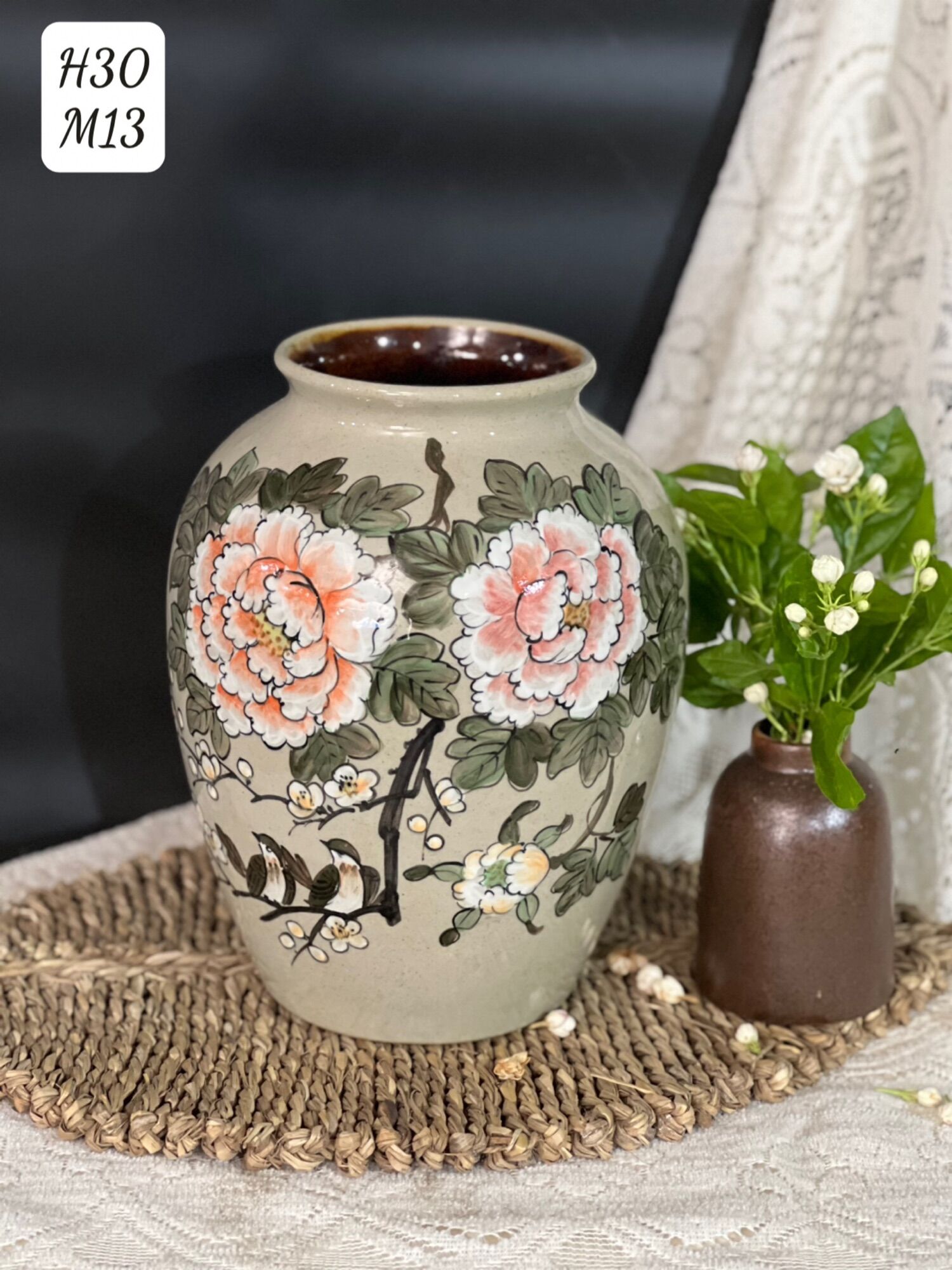 Bình cắm hoa men khô, họa tiết vẽ thủ công. Gốm sứ Bát Tràng.