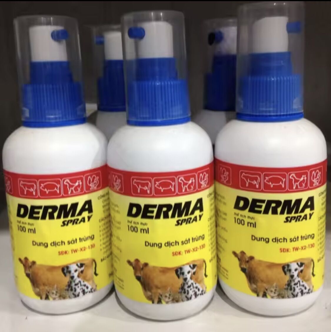 1 Chai Derma 100ml xịt vết thương, ghẻ lở loét, thúi móng dùng cho vật nuôi.