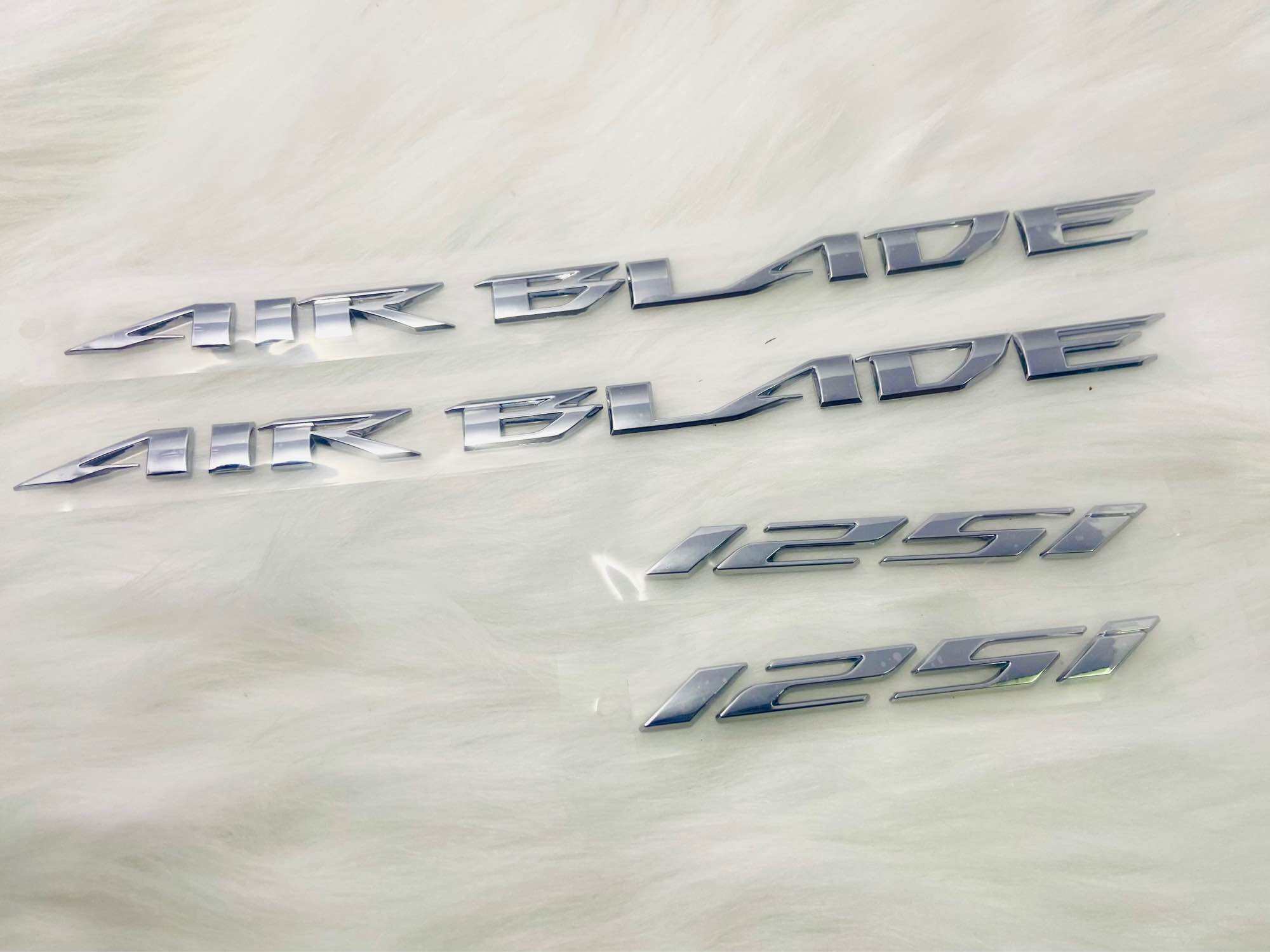 Tem chữ nổi ốp sườn Honda AB Air Blade 125 2013 2014 2015  Xi Trắng ( Bán lẻ từng cái )