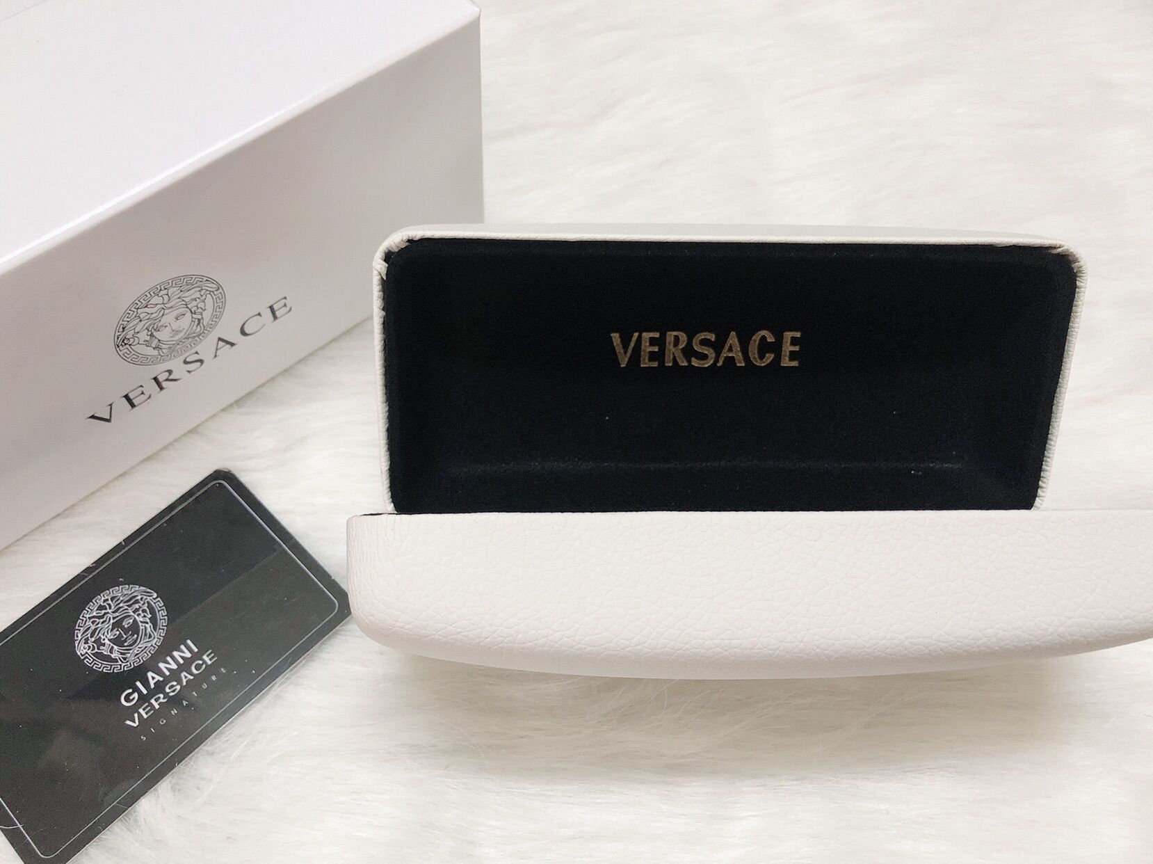 Hộp Đựng Kính Mắt Versace