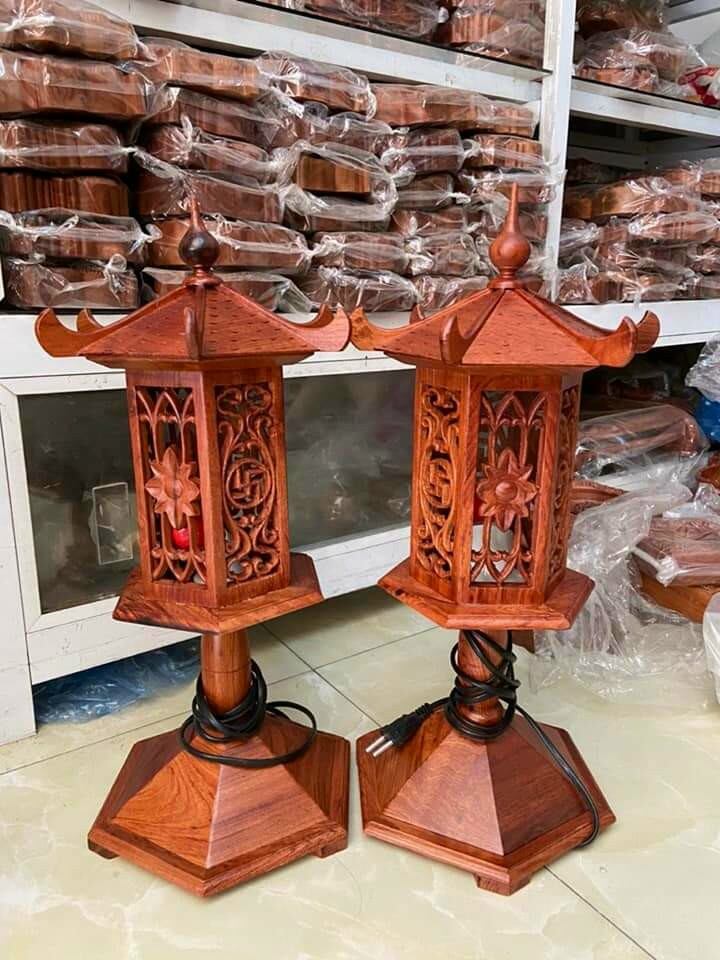 Đèn thờ lục lăng mái chùa gỗ hương