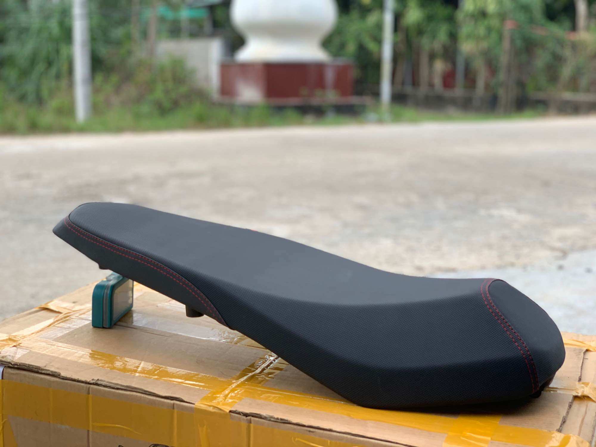 Yên Ex 150 gọt siêu mỏng chỉ đỏ