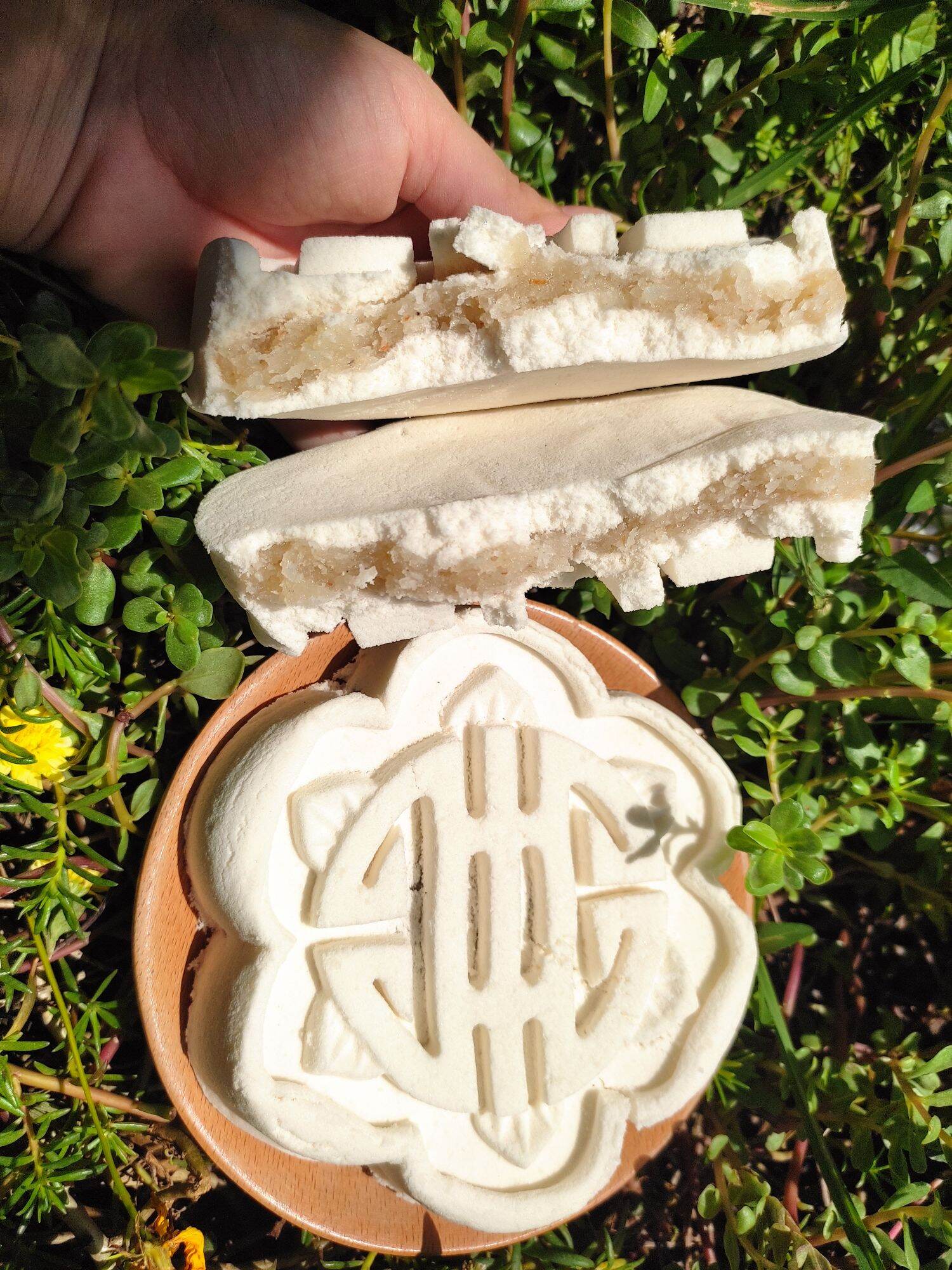 Bánh in hoa mai nhân dừa non 500g (2 cái x250g)