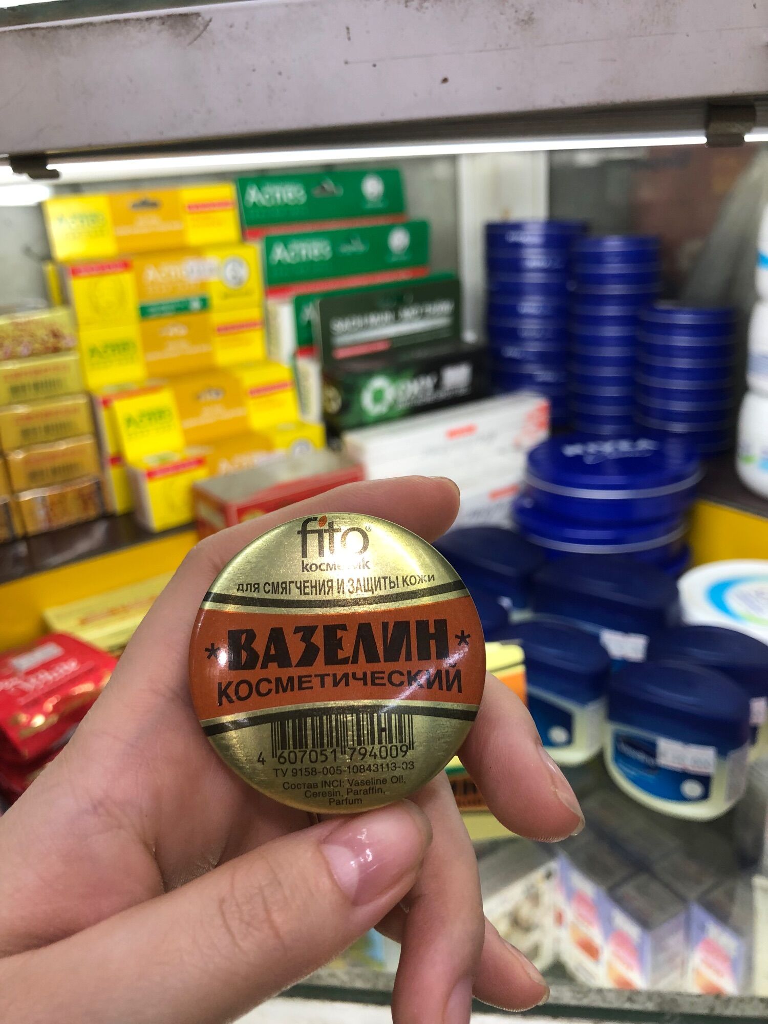 Sáp nẻ Vaseline hộp sắt chống khô da, nứt nẻ da, giúp làm mềm mịn da fito Nga 10ml