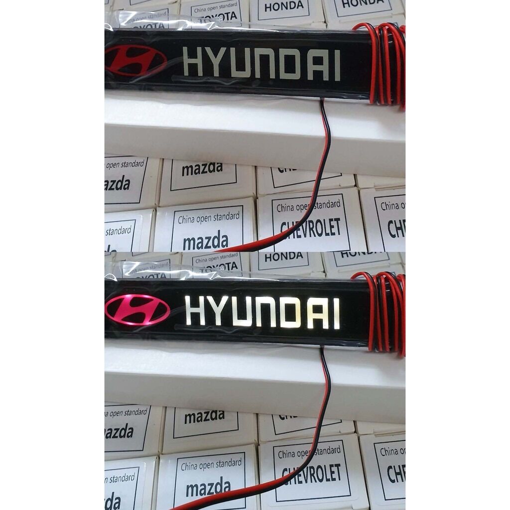 Logo đèn led kẹp mặt ca lăng xe hơi độc đáo lạ mắt