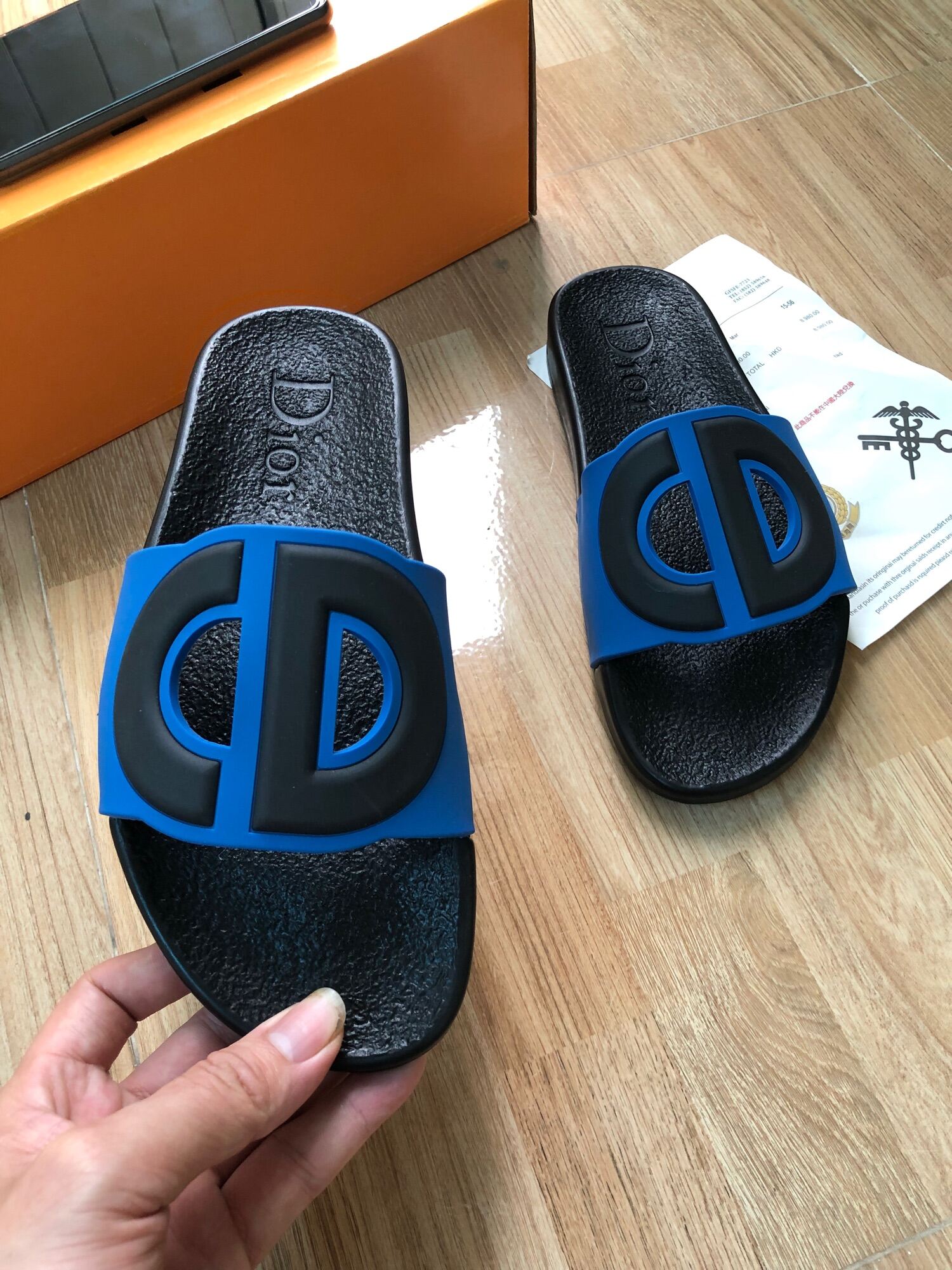 Dép CD sản phẩm được ưa chuộng nhất hiện nay