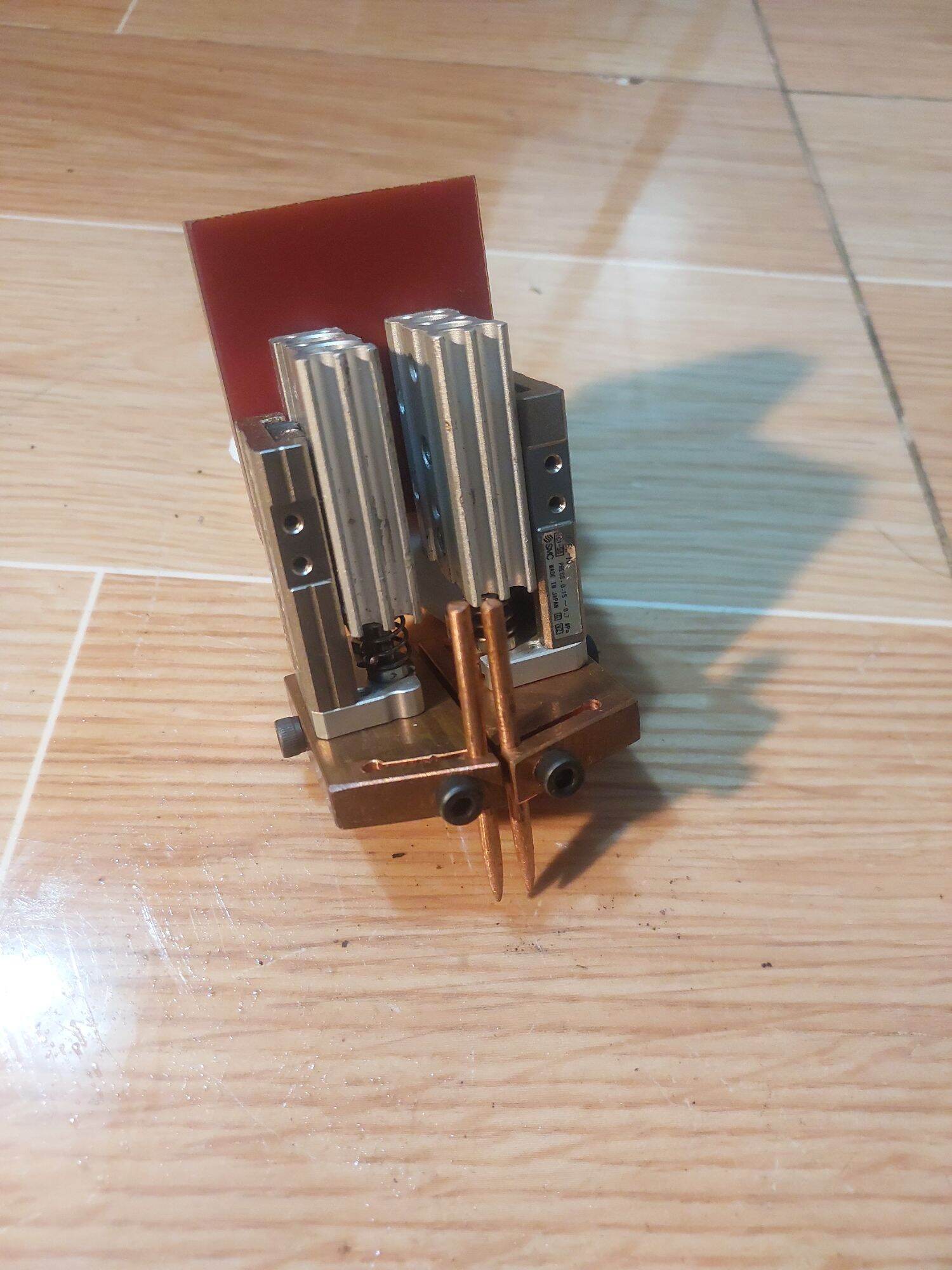 cụm căn lực (chế trụ hàn pin)