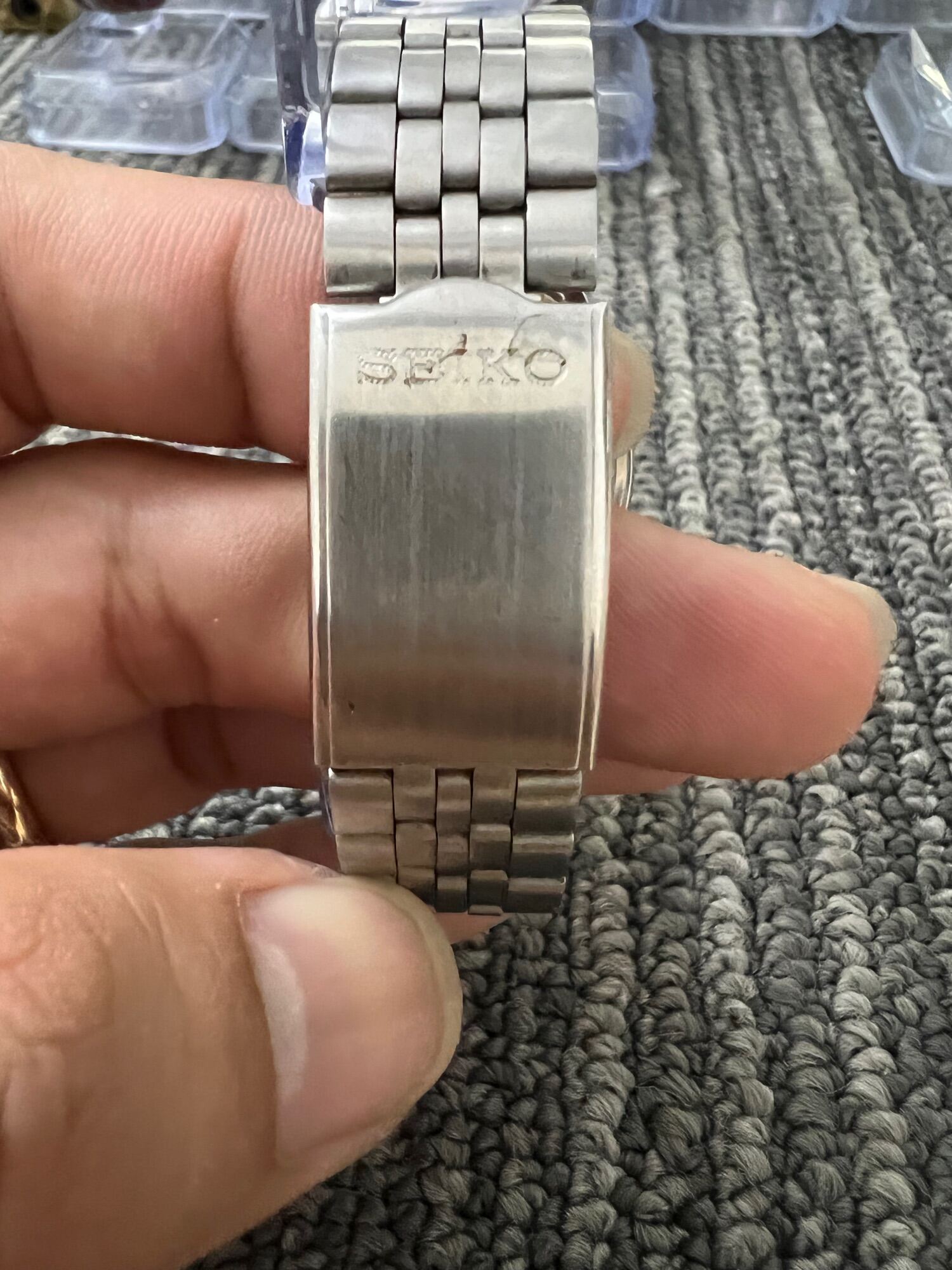 Đồng hồ Seiko 5 Vintage 1970-1979, size 36mm luôn núm,máy zin all hoạt động  chuẩn chỉnh,kính trầy theo năm tháng. 