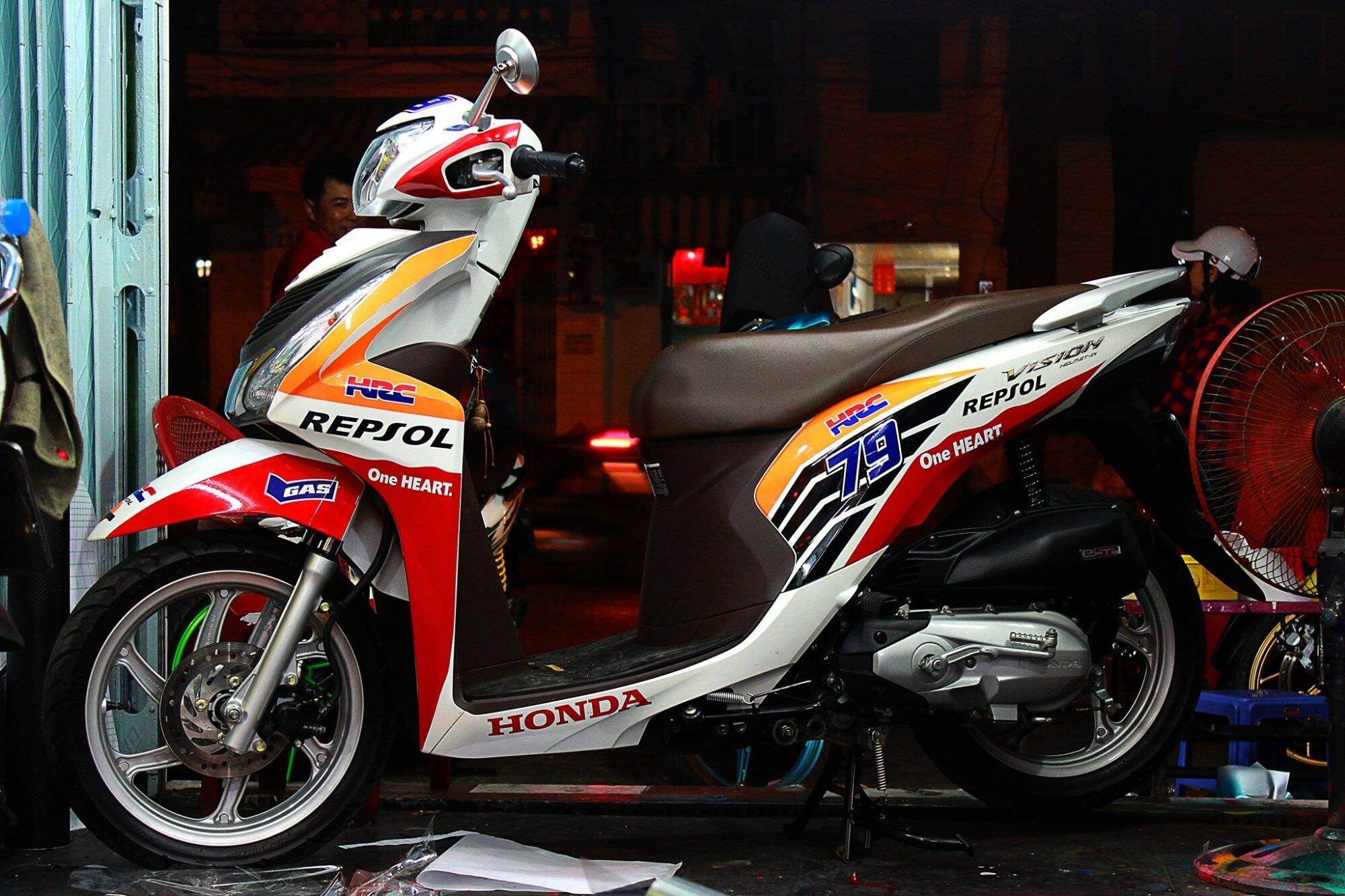 Tem rời vision trắng repsol sale, tặng kèm set logo, decal chất lượng tốt 3 lớp không bay màu