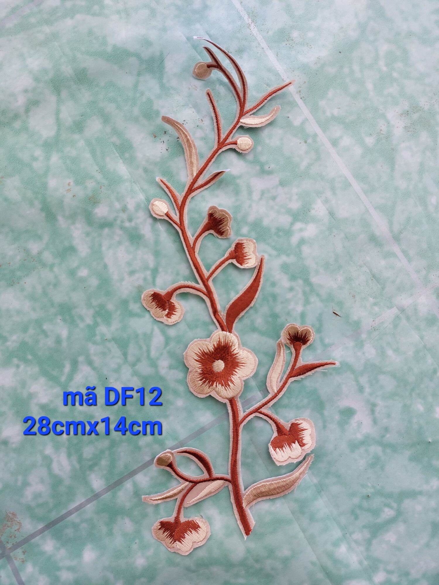 Nhành hoa đào thêu xinh đắp áo, có 2 mẫu