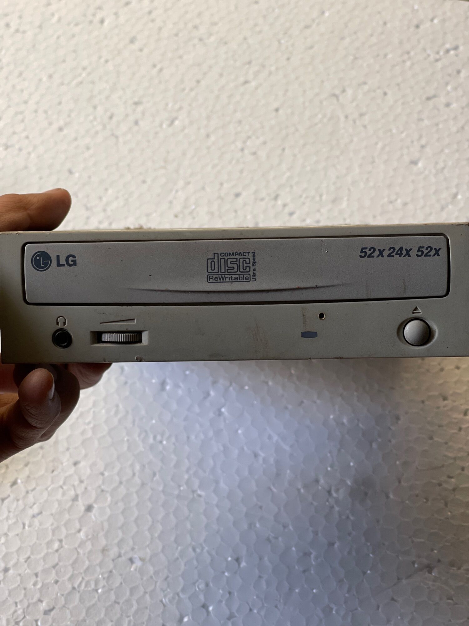 Ổ CDROM ASUS LG có jack 3.5mm nghe nhạc trực tiếp   | Tản nhiệt & nguồn điện > Nguồn máy tính   | 52x32x52x 52x24x52x   | Nghe nhạc trực tiếp qua jack 3.5mm