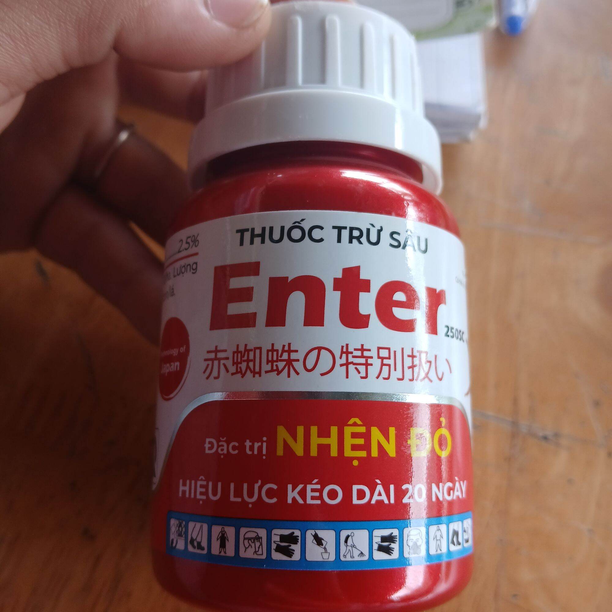 Chế phẩn Enter 250SC. Đ.ặc. tr.ị nhện đỏ, hiệu lực kéo dài đến 20 ngày. Thể tích 100ml.