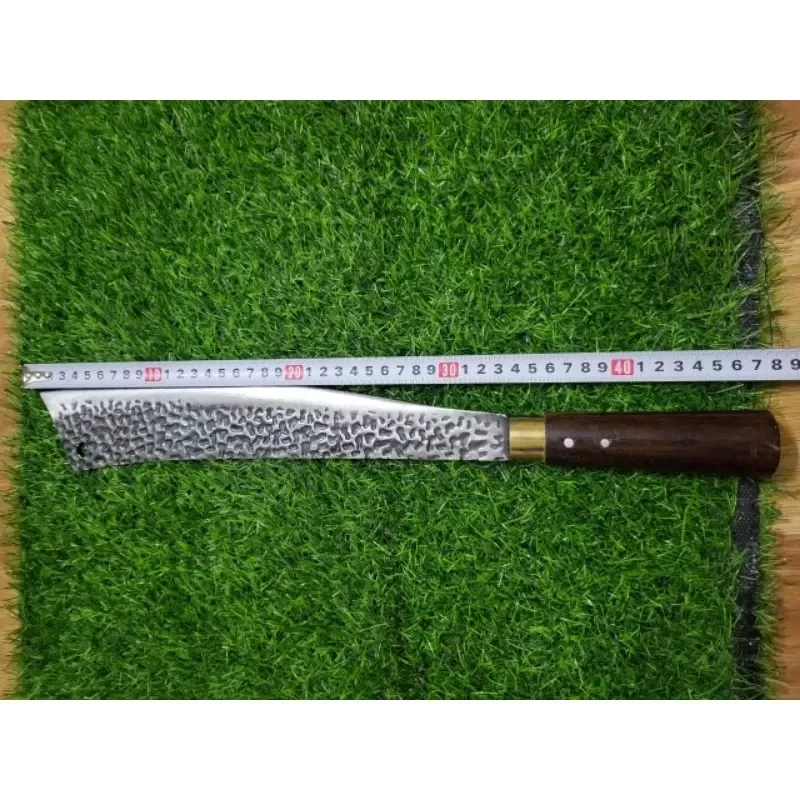 dao chặt nhánh cây