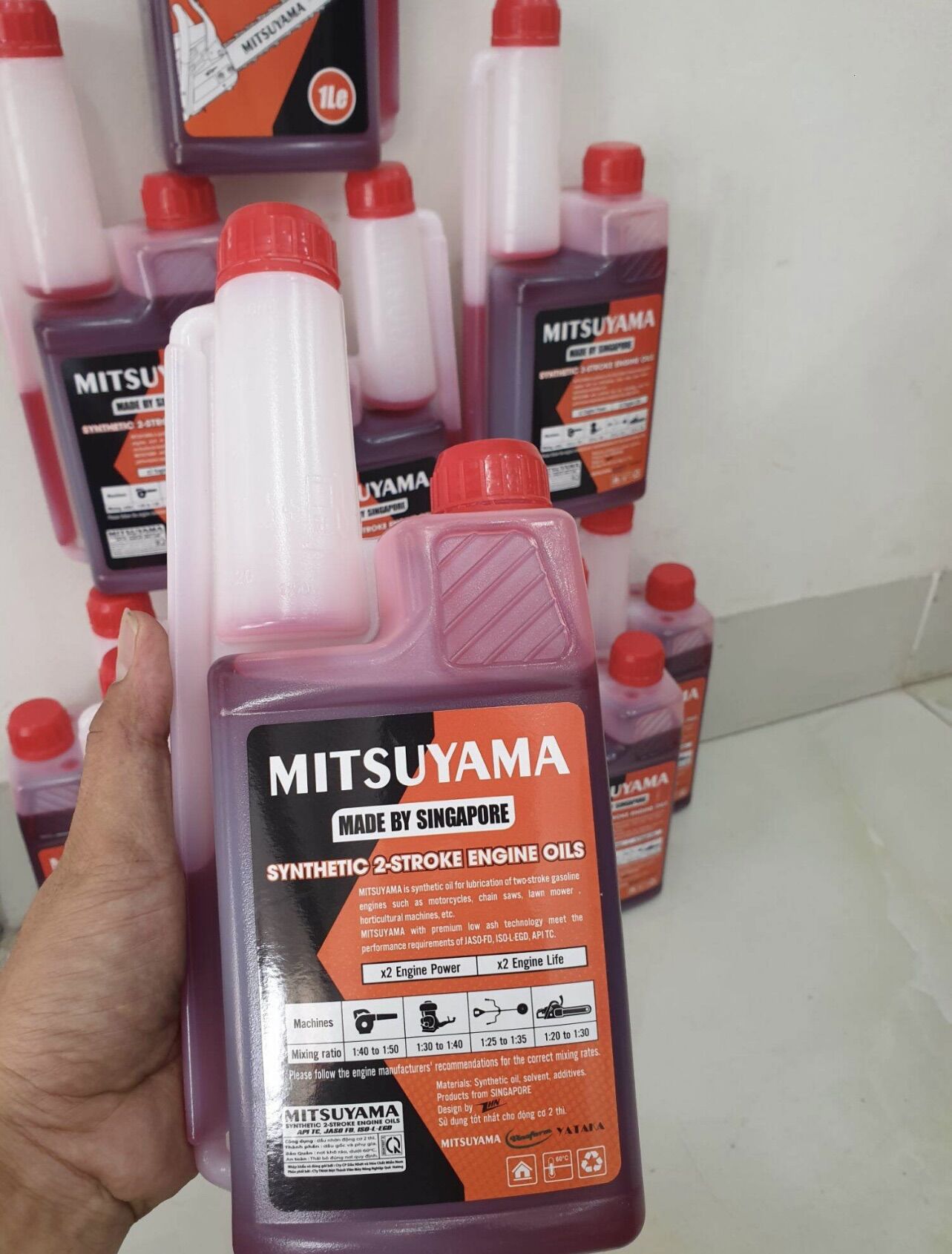 1 thùng 12 lọ dầu nhớt 2 thì mitshuyama màu đỏ hoặc xanh